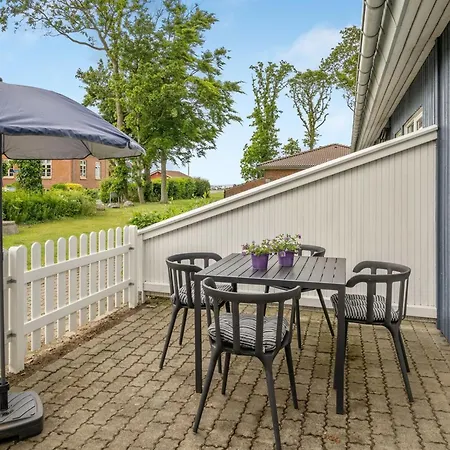 Ala - 80m From The Sea By Interhome